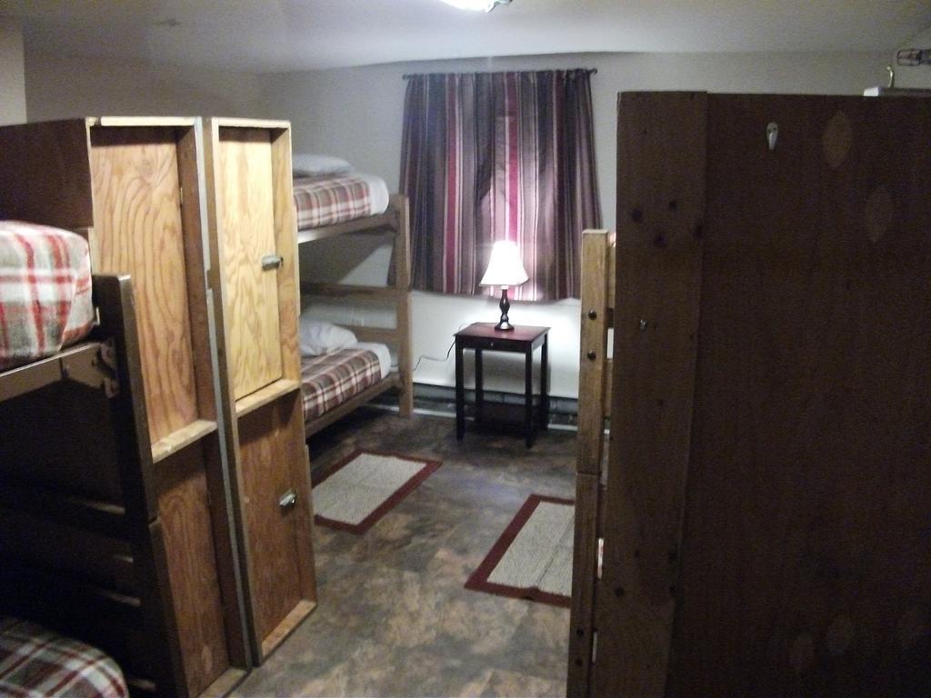 Bent Prop Inn And Hostel Of Alaska - Midtown Anchorage Room photo