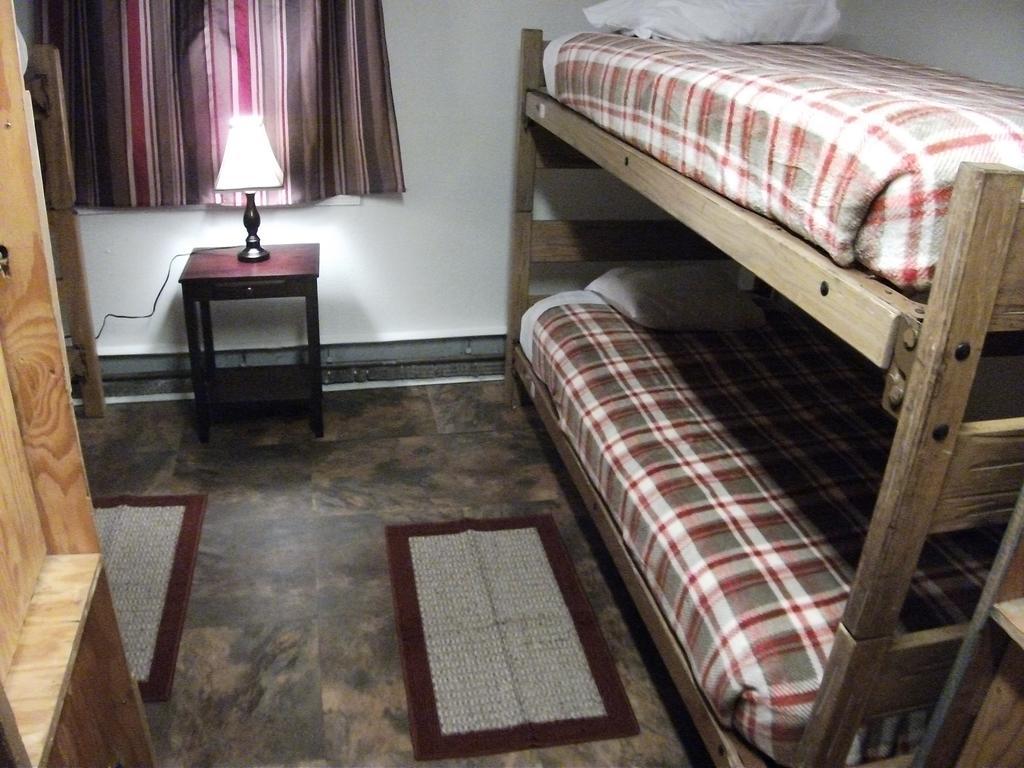 Bent Prop Inn And Hostel Of Alaska - Midtown Anchorage Room photo