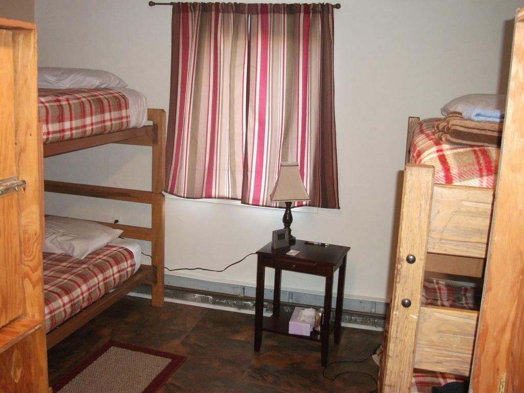 Bent Prop Inn And Hostel Of Alaska - Midtown Anchorage Room photo